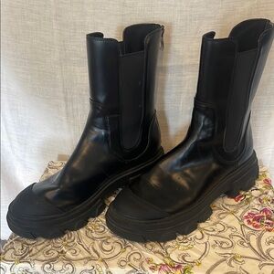 Black Chunky Chelsea Boots size 8 never worn